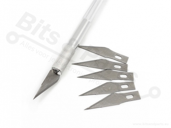 Hobby knife with extra blades